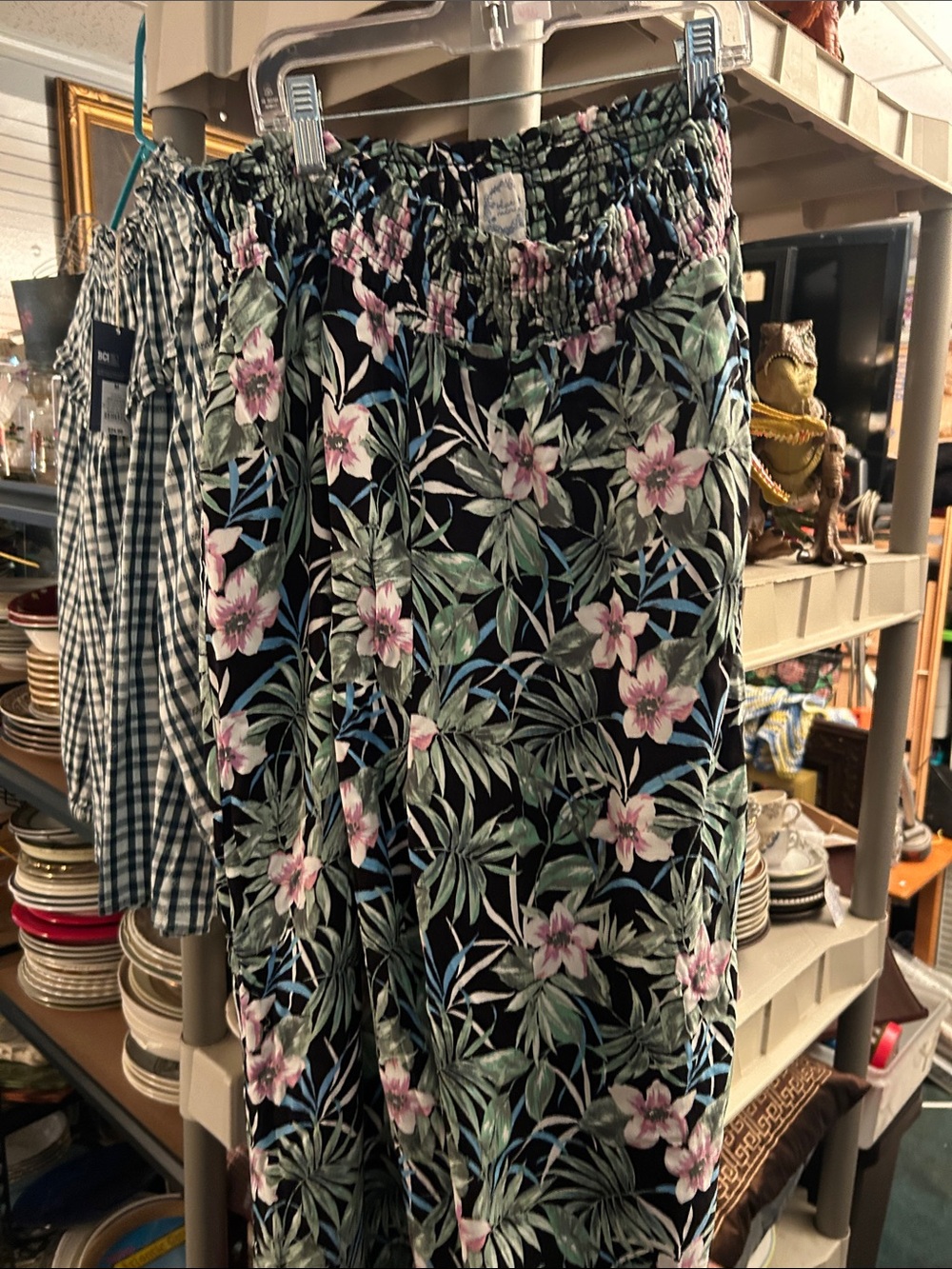 Francesca's Collections Black Floral Elastic-Waist Hybrid Shorts